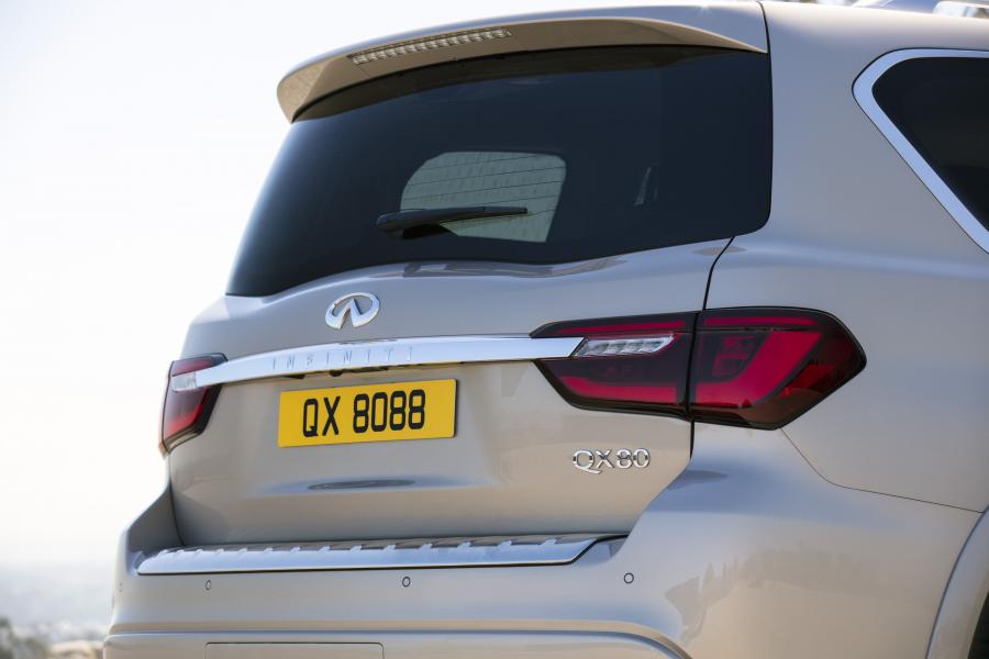 Детали экстерьера Infiniti QX80 5.6 2018 года  (фото 4 из 117)